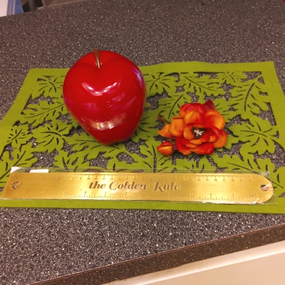 School supply - Picture 1 of 5